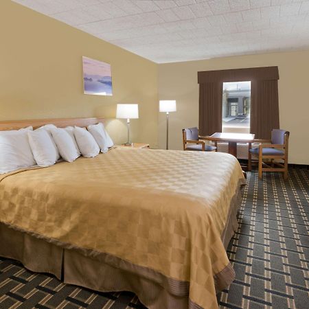 Days Inn By Wyndham Batavia Darien Lake Theme Park Buitenkant foto