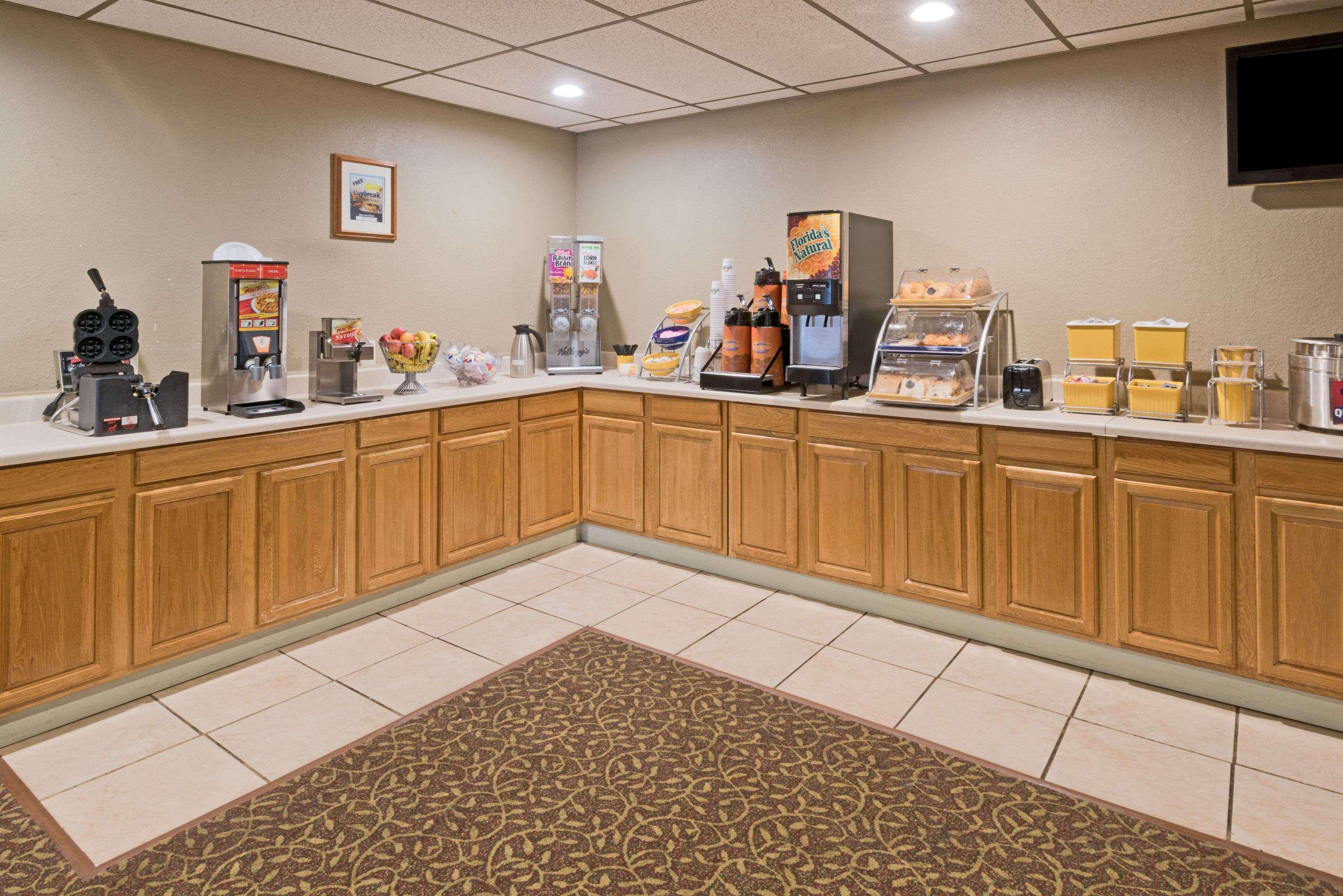 Days Inn By Wyndham Batavia Darien Lake Theme Park Buitenkant foto