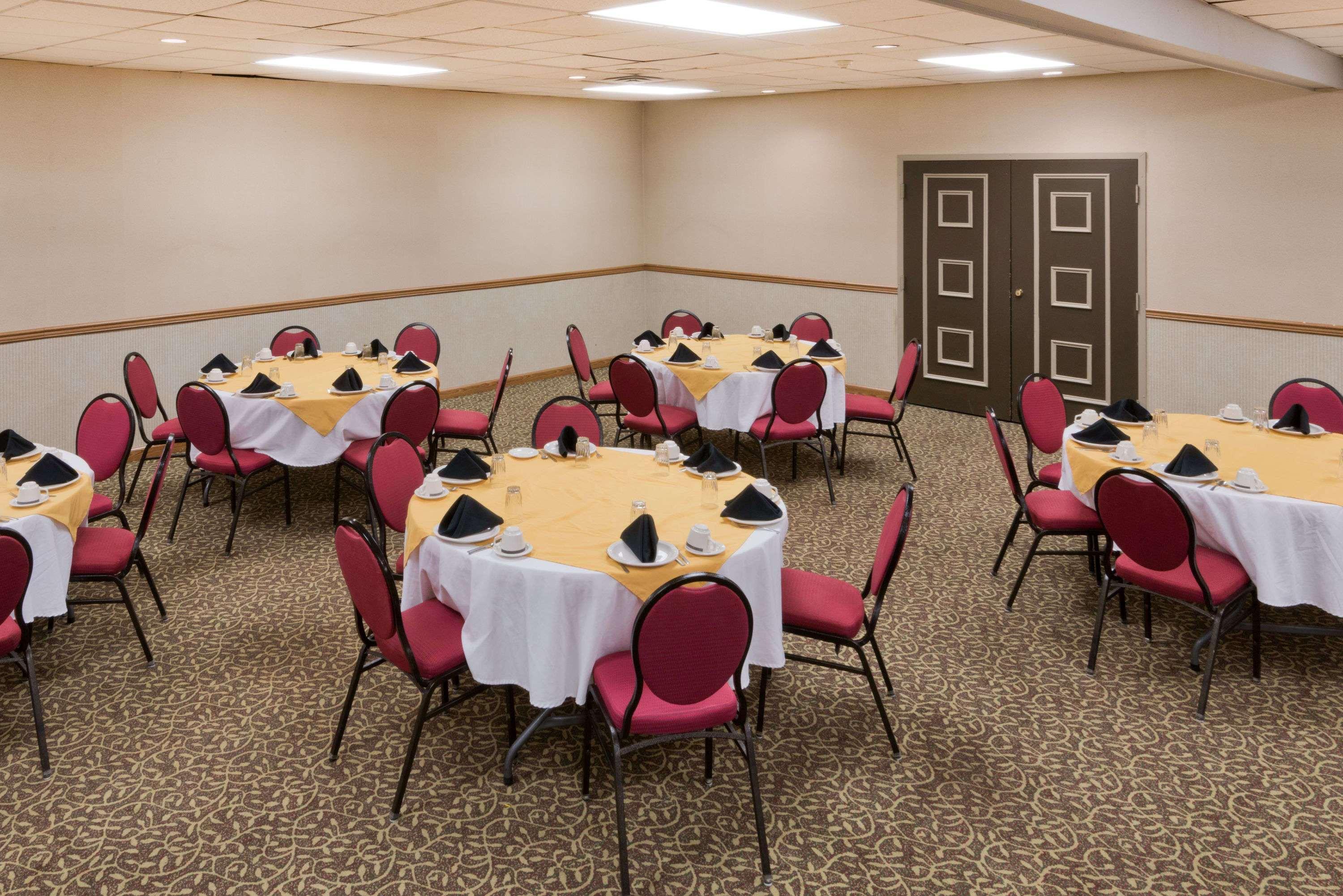 Days Inn By Wyndham Batavia Darien Lake Theme Park Buitenkant foto