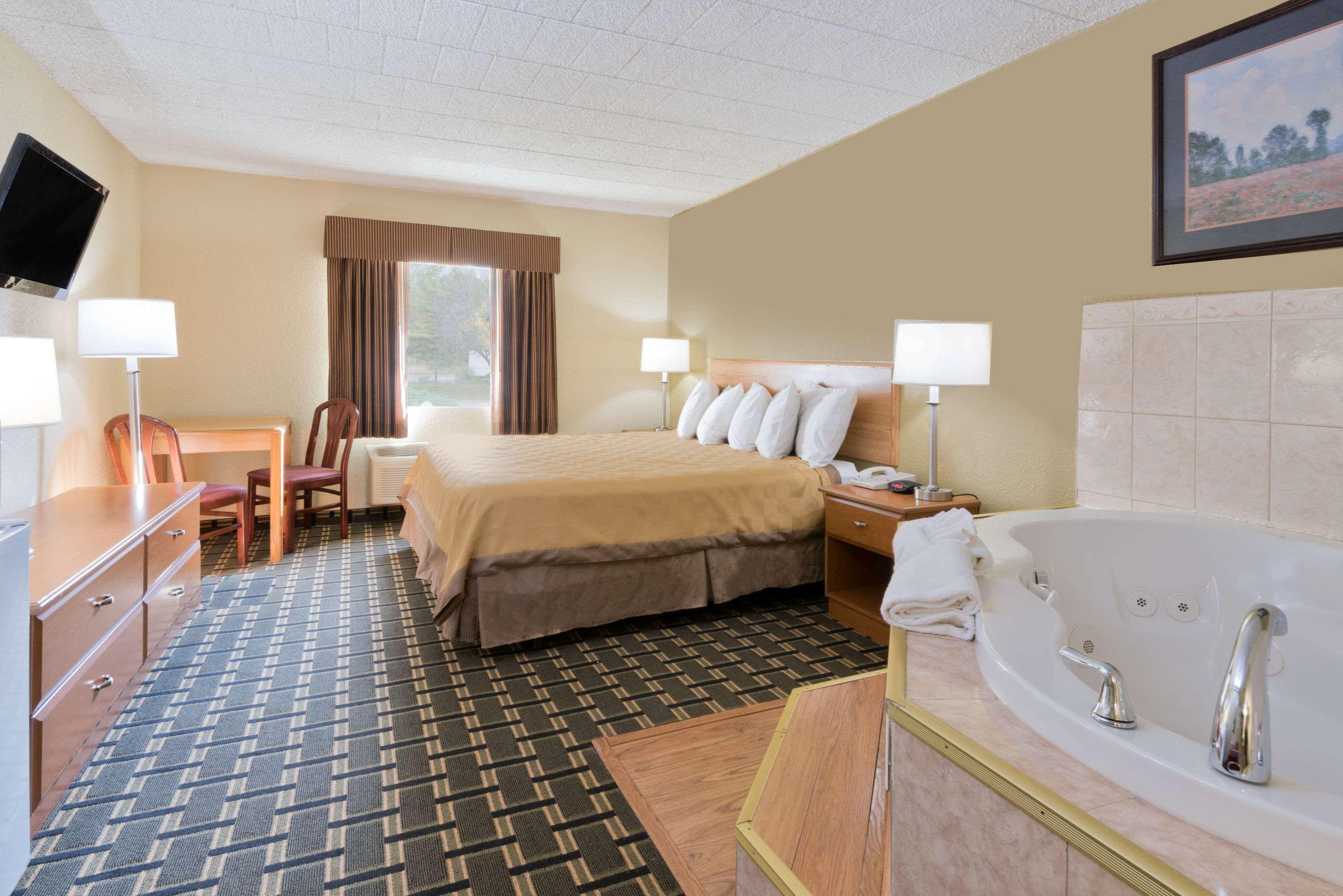 Days Inn By Wyndham Batavia Darien Lake Theme Park Buitenkant foto