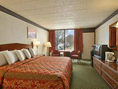 Days Inn By Wyndham Batavia Darien Lake Theme Park Buitenkant foto